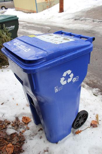 Imbedded radio frequency
identification tags are in all the
new recycling carts that rolled out
in St. Paul in January.