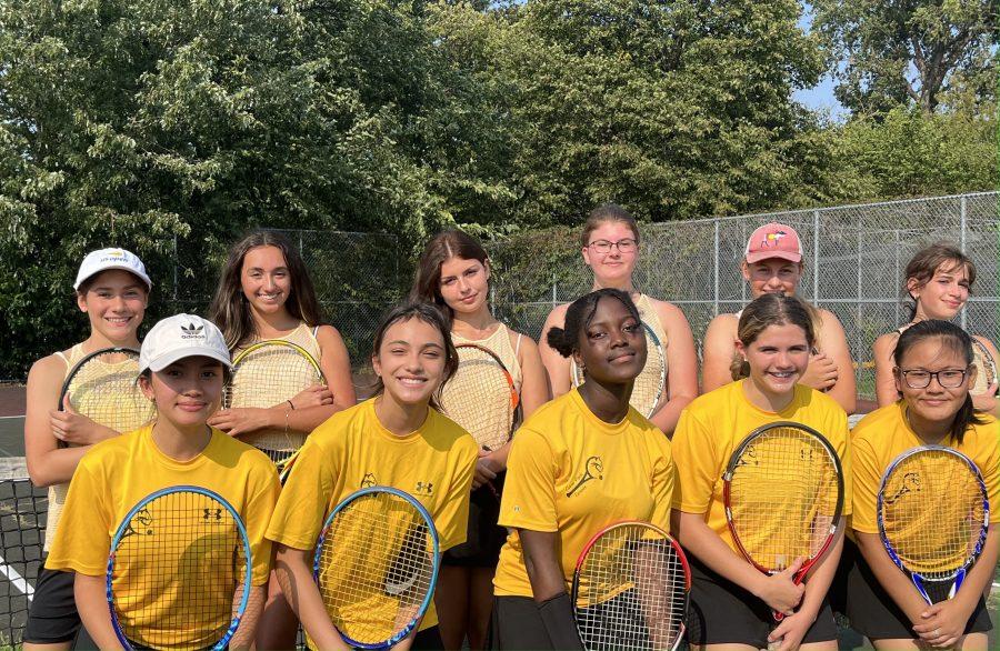 Como’s varsity tennis team before their victory over Minneapolis South on Sept. 8. Photo by Eric Erickson.