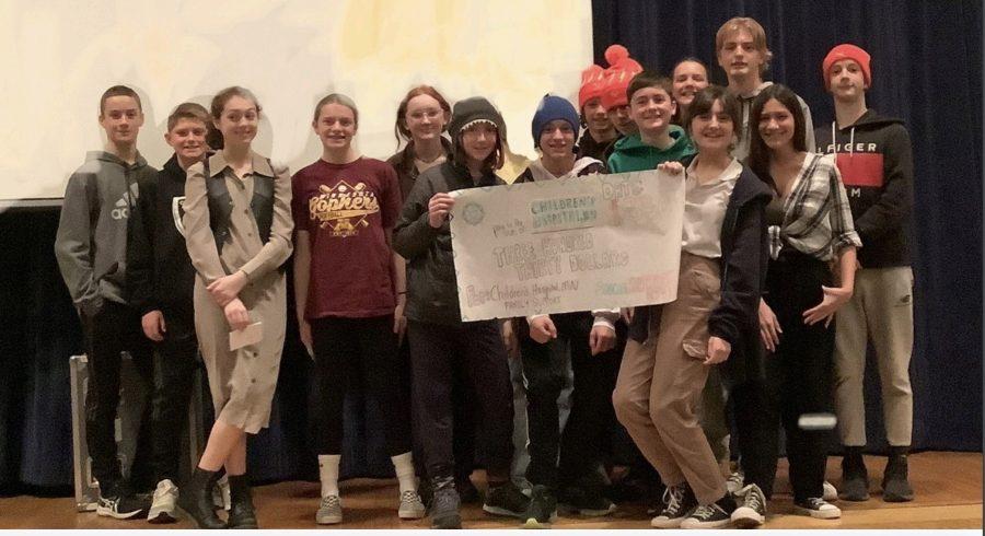 Students from Murray’s National Junior Honor Society celebrated the
success of their fundraiser to support Minnesota Children’s Hospital
Cancer Kids Fund during a school assembly in November by posing
with a large, homemade check. Photo courtesy of Erin Dooley.