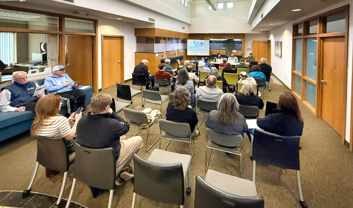 The District 12 Land Use Committee hosted representatives from HealthPartners to hear plans to redevelop the Como Clinic site.
Photo courtesy District 12 Community Council.